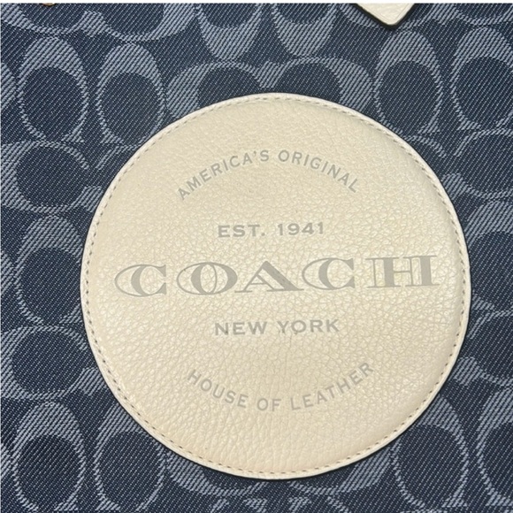Coach - Tall Dempsey C2823 - Picture 9 of 9